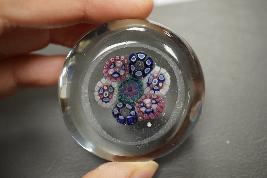 A small mid 19th century French glass paperweight, 4.5cm in diameter